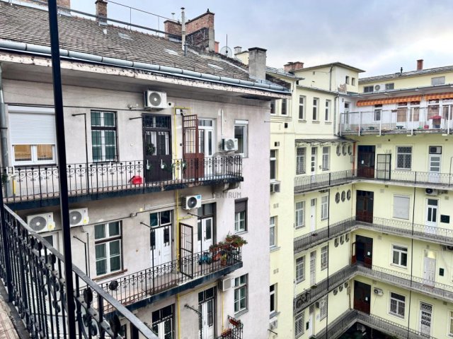 Eladó téglalakás, Budapesten, V. kerületben 89.9 M Ft, 1 szobás