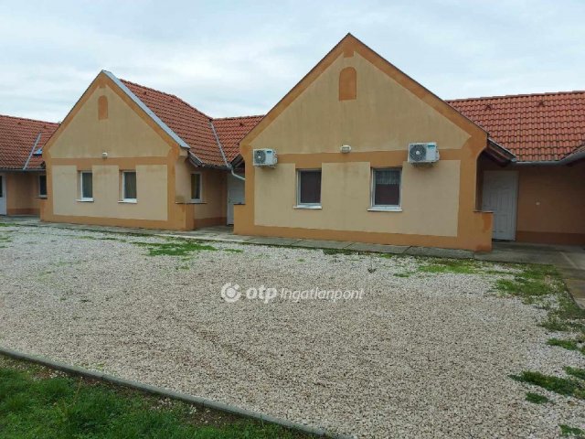 Eladó hotel, Dávodon 74.9 M Ft / költözzbe.hu