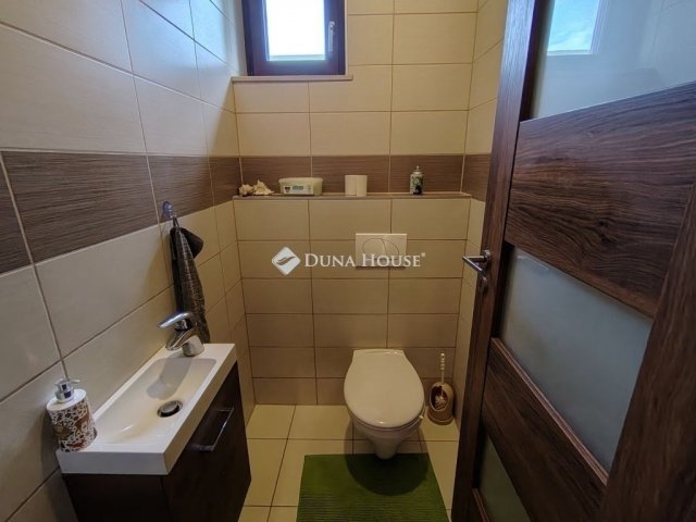 Eladó családi ház, Gárdonyban 229.9 M Ft, 4 szobás