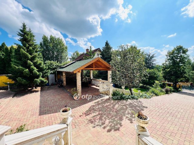 Eladó családi ház, Budapesten, XVI. kerületben 236 M Ft