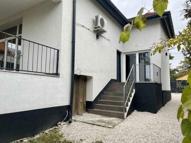 Eladó családi ház, Zánkán 149.9 M Ft, 5 szobás