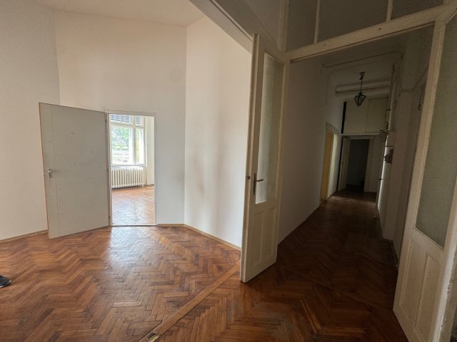 Eladó téglalakás, Budapesten, V. kerületben, Belgrád rakparton