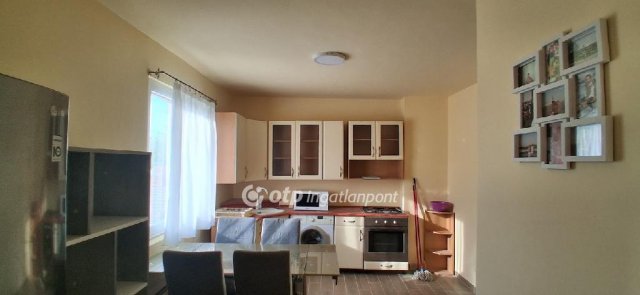 Kiadó téglalakás, albérlet, Szegeden 180 E Ft / hó, 2 szobás