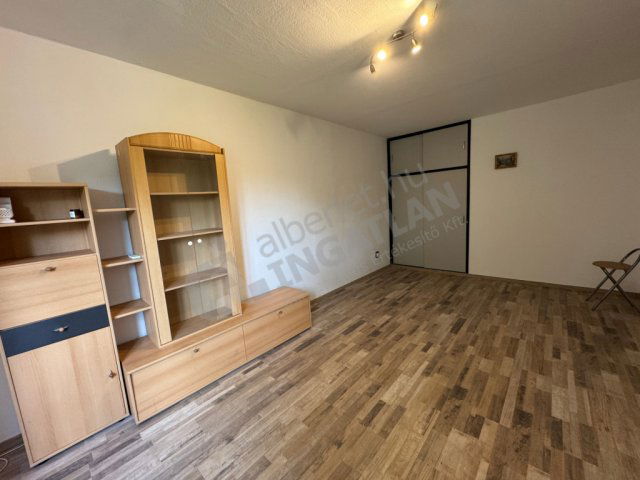 Kiadó panellakás, albérlet, XVI. kerületben, Rezgőfű utcában