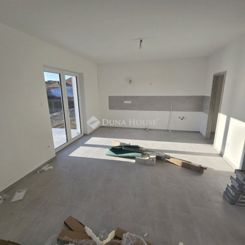 Eladó téglalakás, Lajosmizsén 62.6 M Ft, 3 szobás