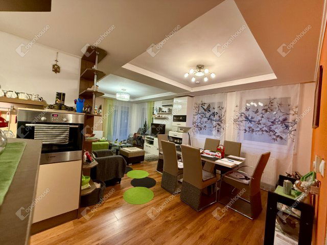 Eladó téglalakás, Siófokon 85.9 M Ft, 3 szobás