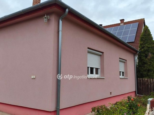 Eladó családi ház, Rácalmáson 66 M Ft, 3+1 szobás