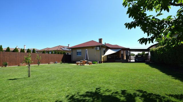 Eladó családi ház, Mikepércsen 116 M Ft, 2+2 szobás