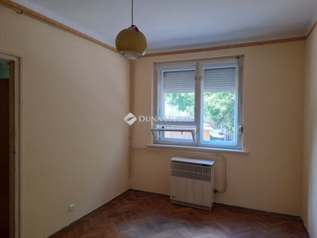 Kiadó téglalakás, albérlet, Jászberényben, Nádor utcában