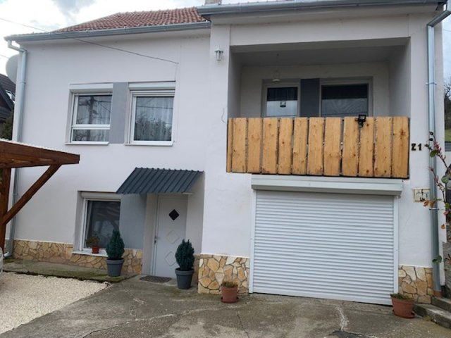 Eladó családi ház, Pécsett 84.9 M Ft, 4 szobás