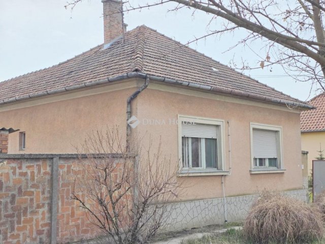 Eladó családi ház, Kiszomboron 26.49 M Ft, 3 szobás