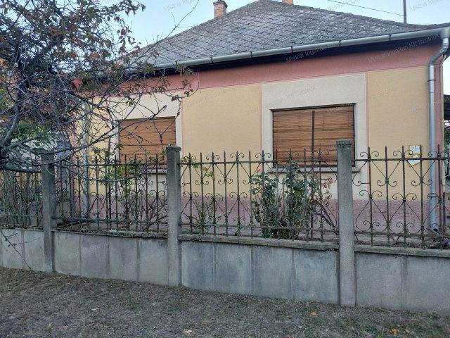 Eladó családi ház, Törökszentmiklóson 28 M Ft, 4 szobás