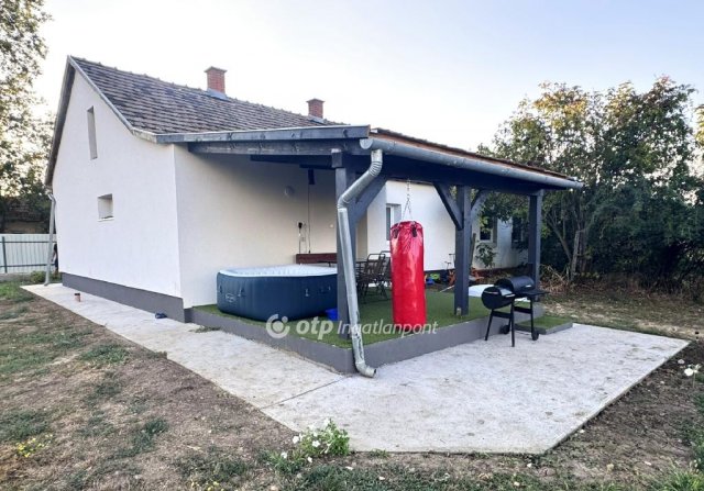 Eladó családi ház, Tiszafüreden 39.9 M Ft, 3 szobás