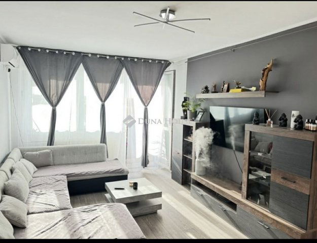 Eladó panellakás, Százhalombattán 59.9 M Ft, 2 szobás