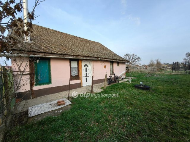 Eladó családi ház, Karcagon 11 M Ft, 1+1 szobás