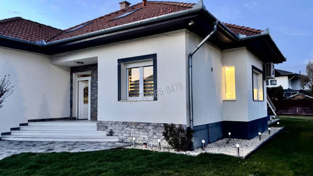 Eladó családi ház, Dunaharasztin 220 M Ft, 5+2 szobás