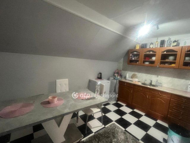 Eladó családi ház, Abonyban 40 M Ft, 3 szobás