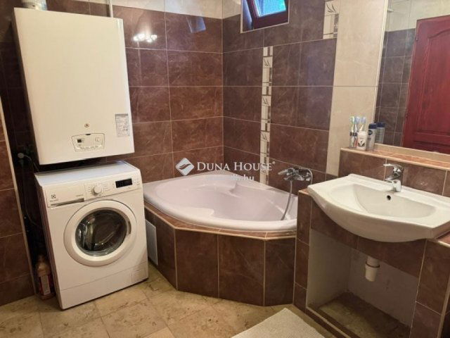 Eladó családi ház, Budapesten, XX. kerületben 99 M Ft, 7 szobás