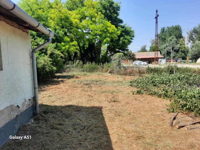 Eladó családi ház, Szakcson 5.65 M Ft, 1 szobás