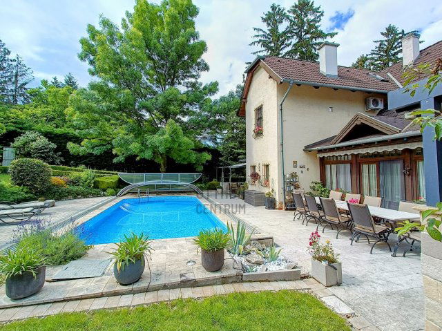 Eladó családi ház, Sopronban 399 M Ft, 7 szobás