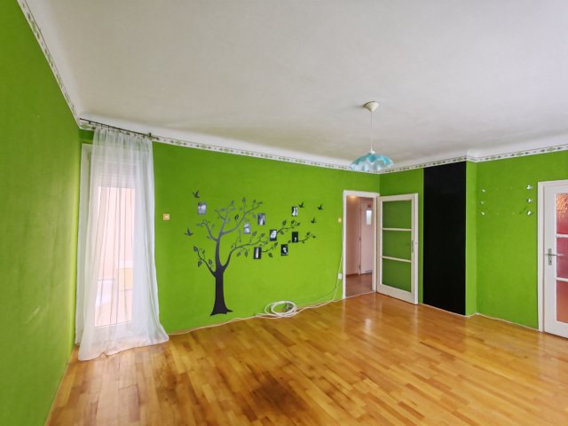 Eladó téglalakás, Szolnokon 33 M Ft, 2 szobás