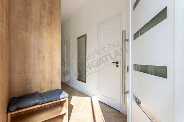 Eladó téglalakás, Budapesten, V. kerületben, Papnövelde utcában