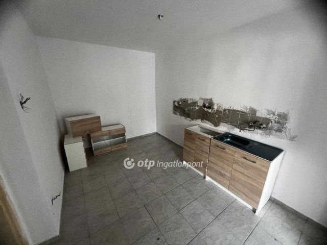 Eladó családi ház, Szihalmon 14.9 M Ft, 2 szobás