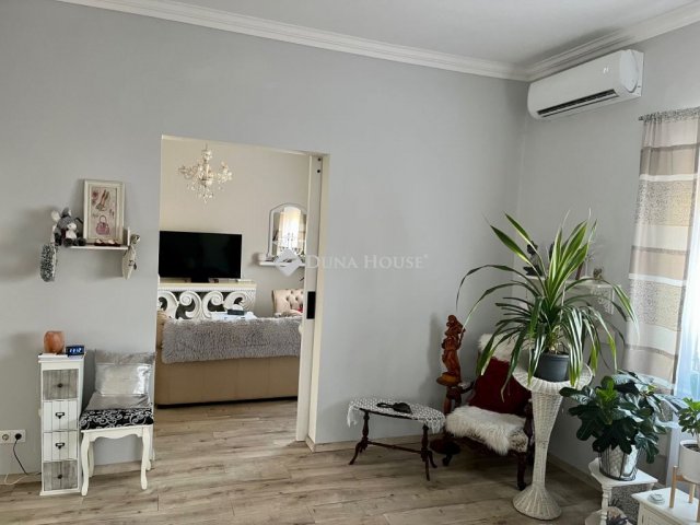 Eladó sorház, Budapesten, XVI. kerületben, Árpádföldi úton