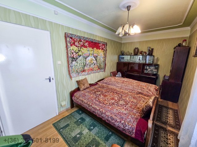 Eladó panellakás, Debrecenben 59.9 M Ft, 2+1 szobás