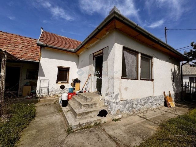 Eladó családi ház, Tápióságon 16 M Ft, 3 szobás