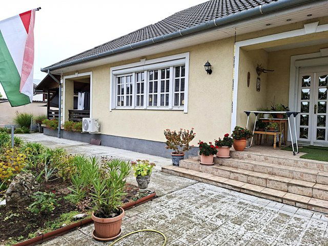 Eladó családi ház, Debrecenben 152 M Ft, 3 szobás