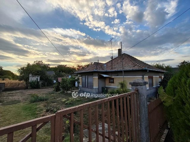 Eladó családi ház, Kajdacson 12.3 M Ft, 3 szobás