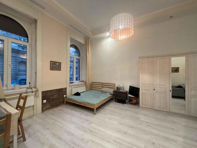 Eladó téglalakás, Budapesten, VI. kerületben, Eötvös utcában