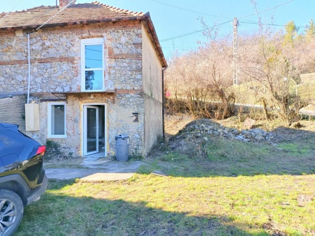Eladó ikerház, Pécsett 19.99 M Ft, 2 szobás