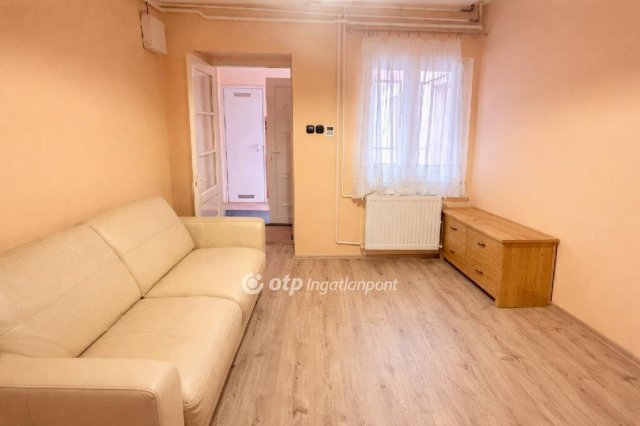 Eladó családi ház, Pécsett 91 M Ft, 3 szobás