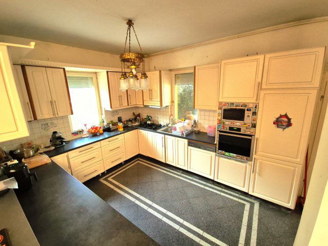 Eladó családi ház, Vecsésen 148.9 M Ft, 5 szobás