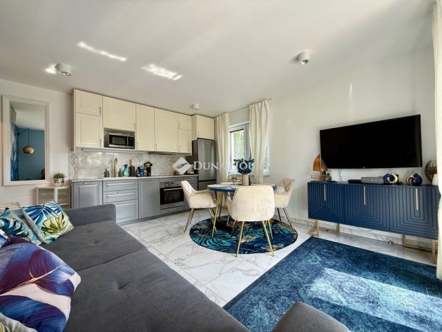 Eladó téglalakás, Balatonkenesén 99.9 M Ft, 3 szobás