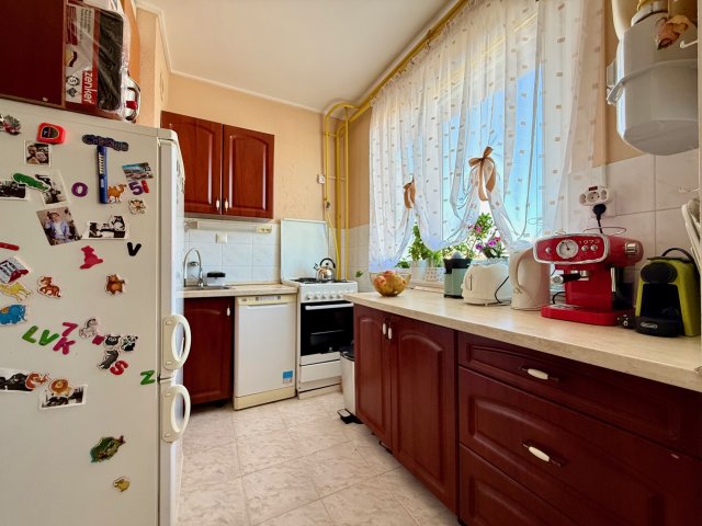 Eladó panellakás, Kecskeméten 58.9 M Ft, 4 szobás