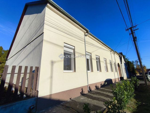 Eladó családi ház, Dombóváron 39 M Ft, 4 szobás