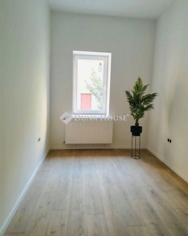 Eladó téglalakás, Pécsett 69.9 M Ft, 3 szobás