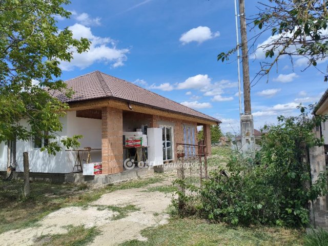Eladó családi ház, Pusztaszabolcson 87.9 M Ft, 3 szobás