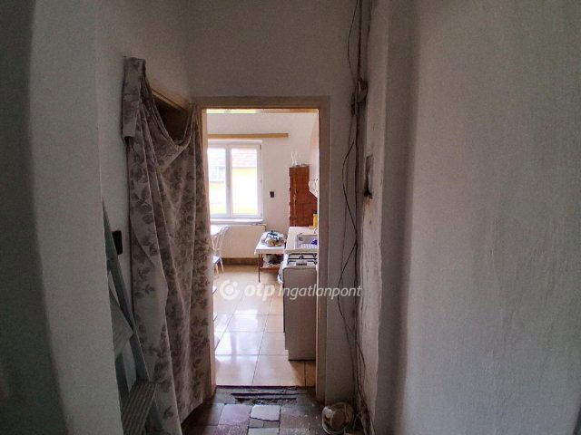 Eladó családi ház, Ácson 52 M Ft, 4 szobás