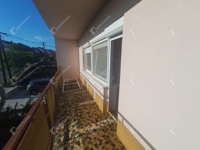 Eladó családi ház, Ajkán 50 M Ft, 5 szobás