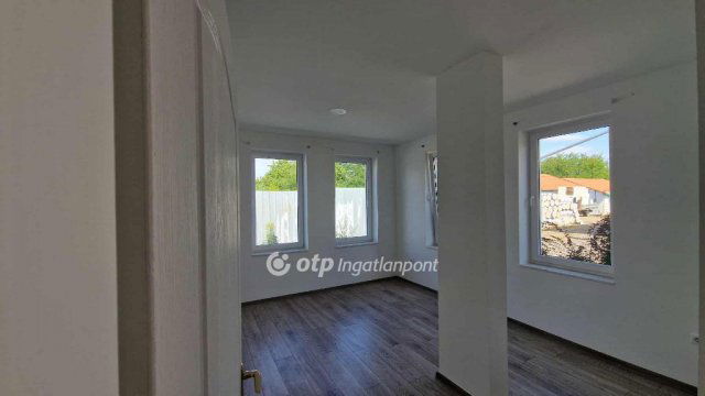 Eladó téglalakás, Tápiószelén 23.99 M Ft, 2 szobás