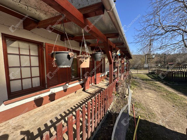 Eladó családi ház, Gánton 115 M Ft, 2 szobás