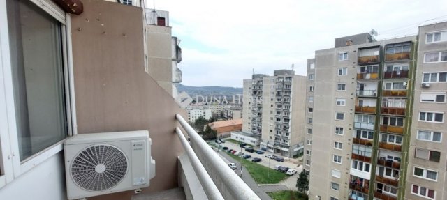 Eladó panellakás, Tatabányán 39.9 M Ft, 3 szobás