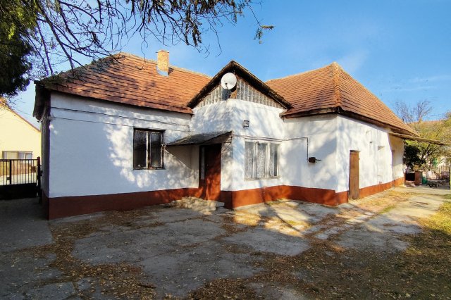 Eladó családi ház, Bugyin 55 M Ft, 6 szobás