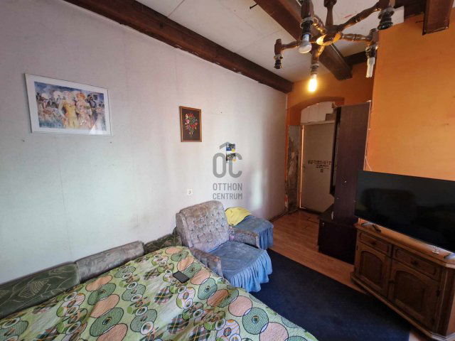 Eladó családi ház, Tatán 15.5 M Ft, 2 szobás