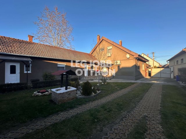 Eladó családi ház, Cegléden 100 M Ft, 4+3 szobás