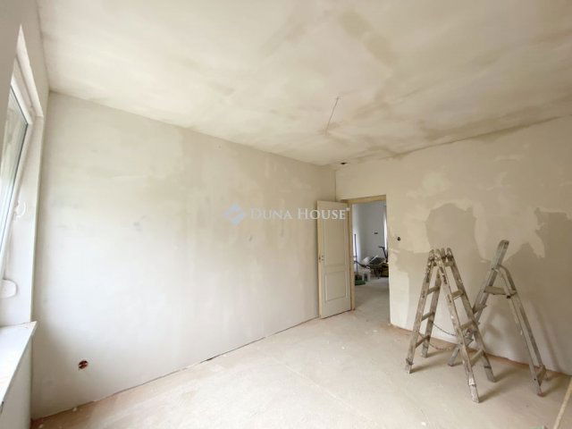 Eladó családi ház, Ajkán 42 M Ft, 3 szobás